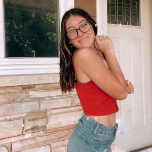 Meet your Posher, Danika